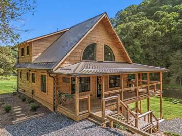 Welcome to a stunning modern cabin on the New River