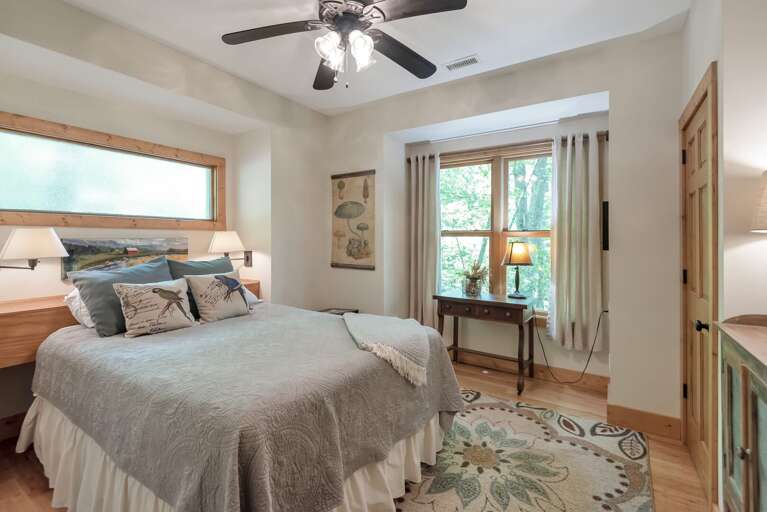 Second bedroom... Second bedroom...