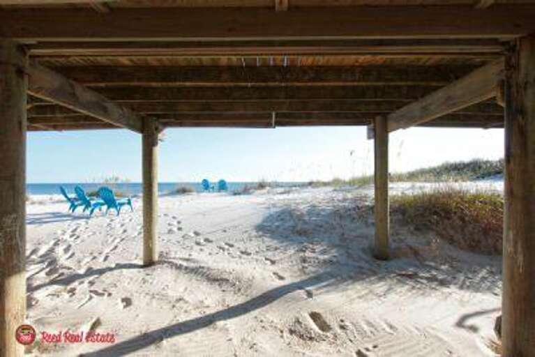 Mitts-issippi Beach Home-under house