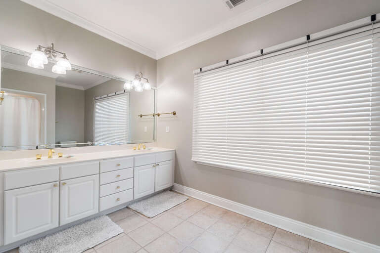 Large Master Bath- Level 2