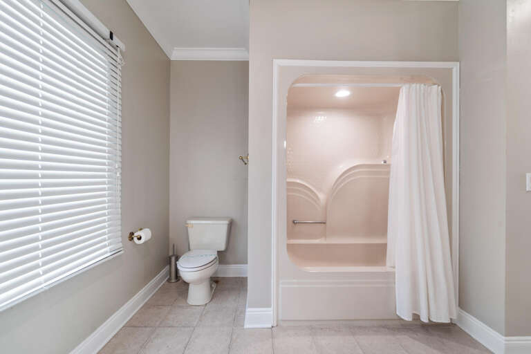 Large Master Bath- Level 2