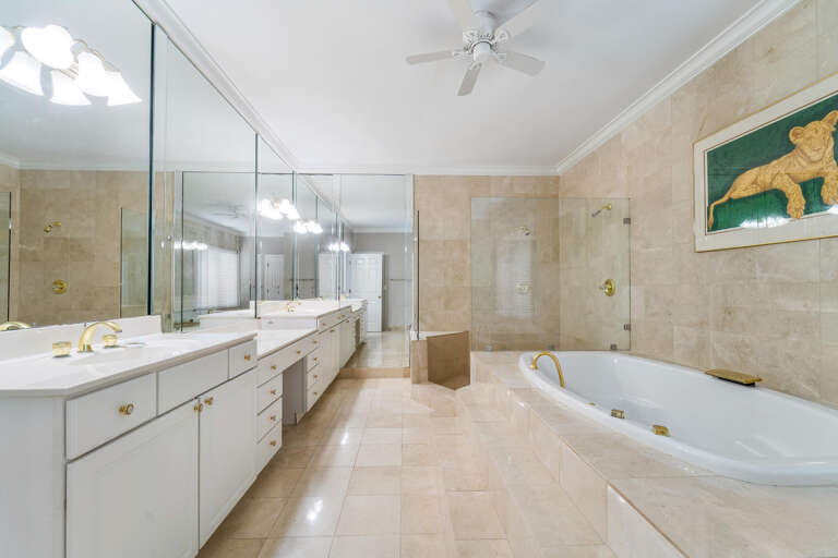 Large Master Bath- Level 2