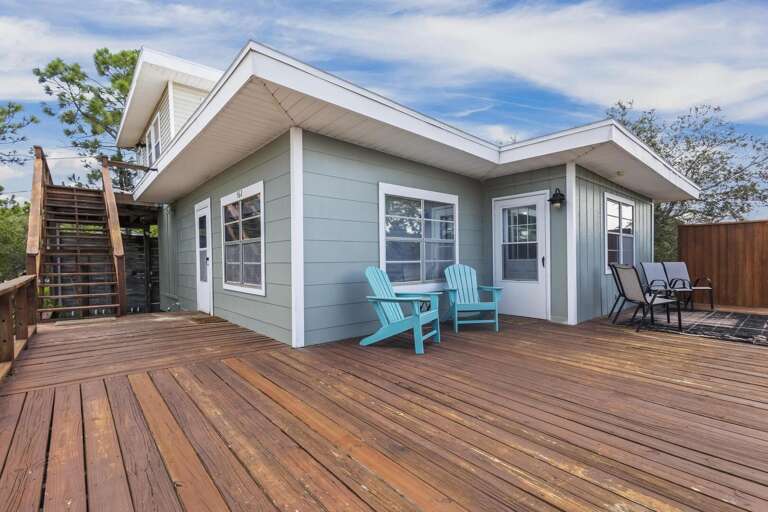 Vacation Rental With Vibrant Veranda And Serene Siding