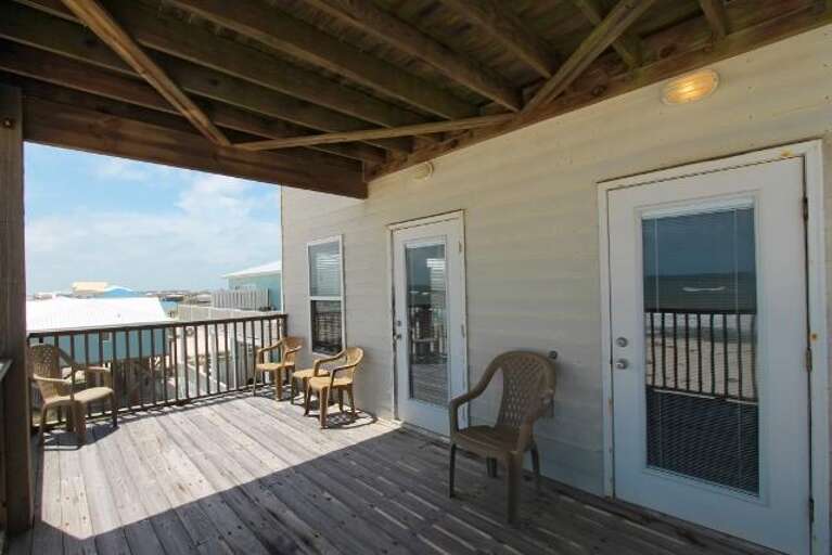 Coverd deck off 2 master suites