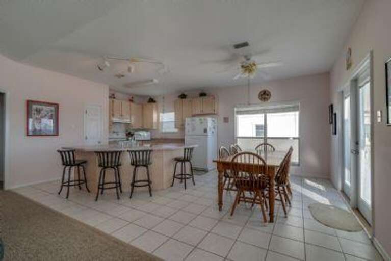 Kitchen/Dining Area