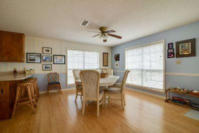 Dining Area Dining Area