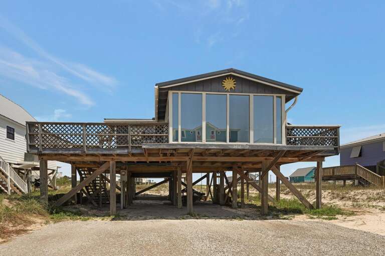 Beachfront Bungalow On Stilts, Spacious Deck, Seaside Setting
