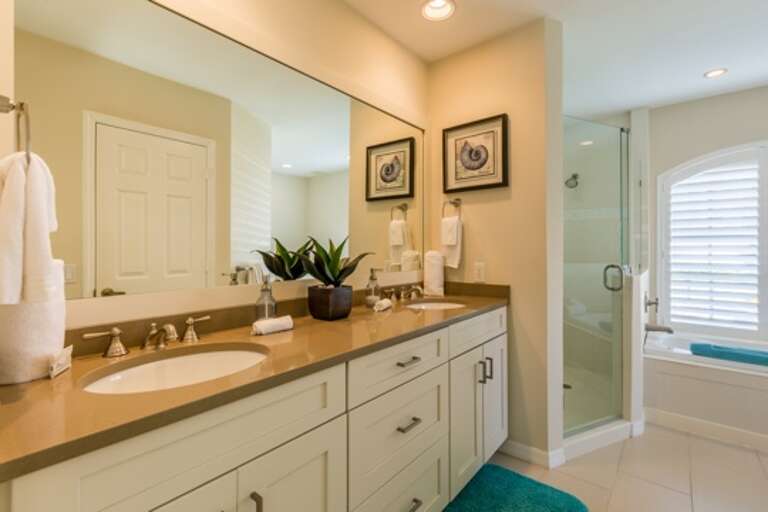 1st Floor Master Bath