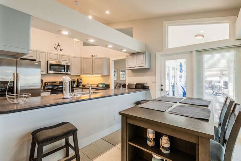 Breakfast Nook/Kitchen Breakfast Nook/Kitchen