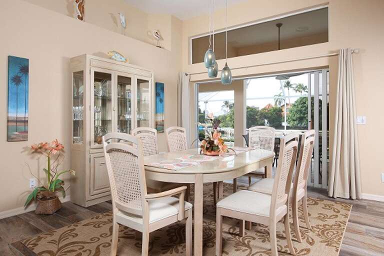 Dining Area Dining Area