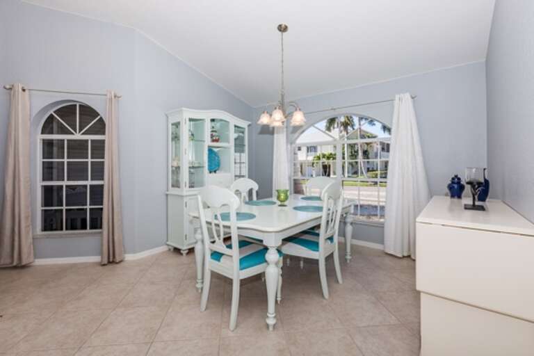 Dining Area Dining Area