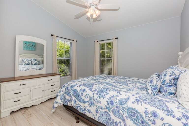Guest Bedroom-Queen Guest Bedroom-Queen