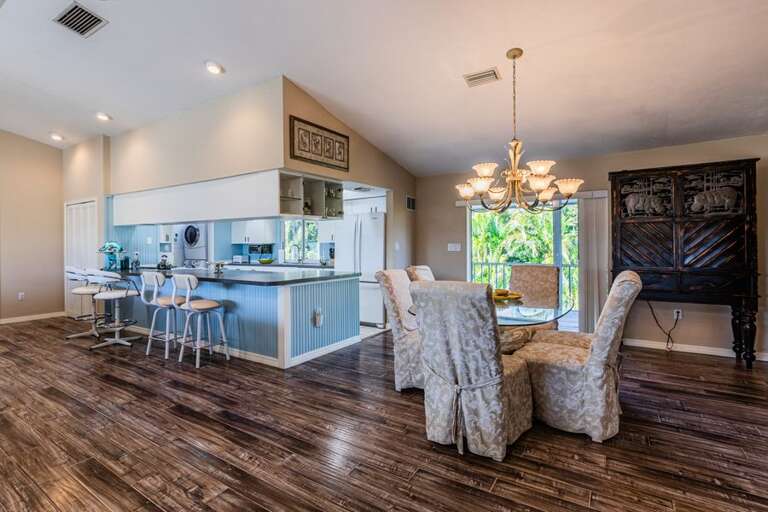 Dining/Breakfast Bar