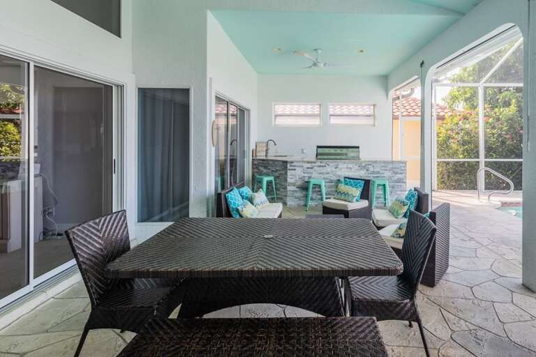 Out door dining area Out door dining area