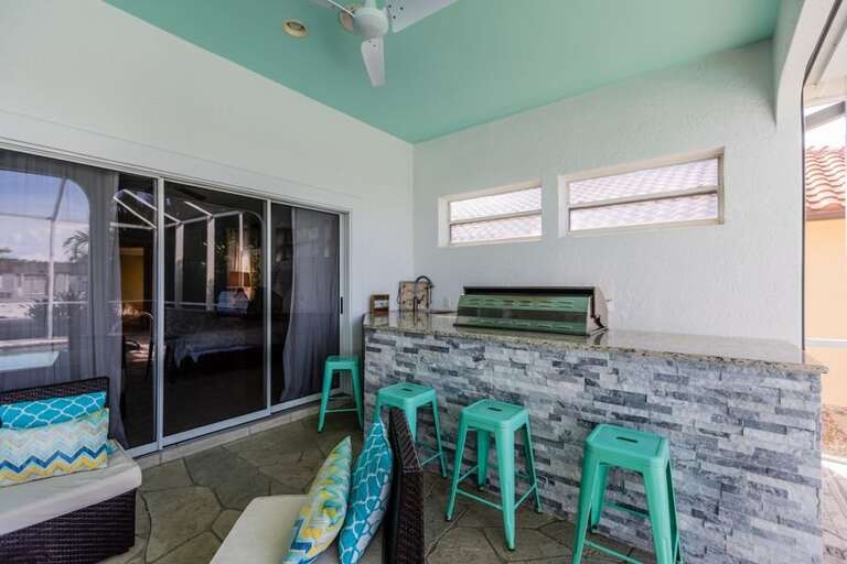 Outdoor Kitchen and Bar area Outdoor Kitchen and Bar area