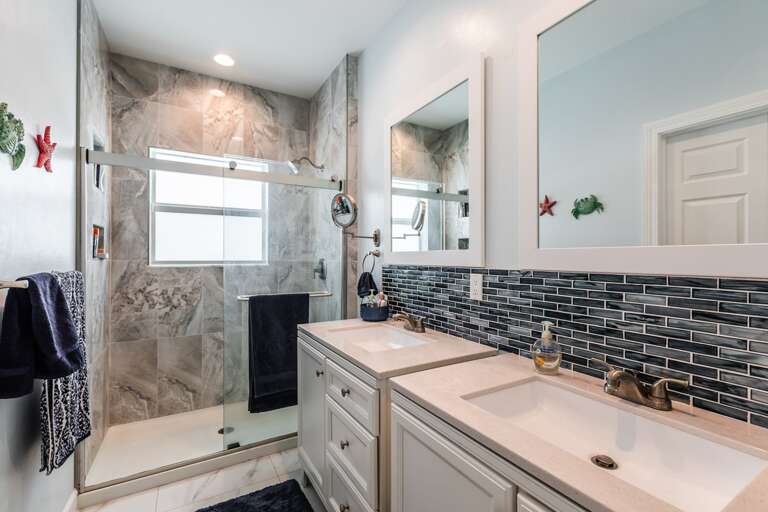 Master Bathroom Master Bathroom