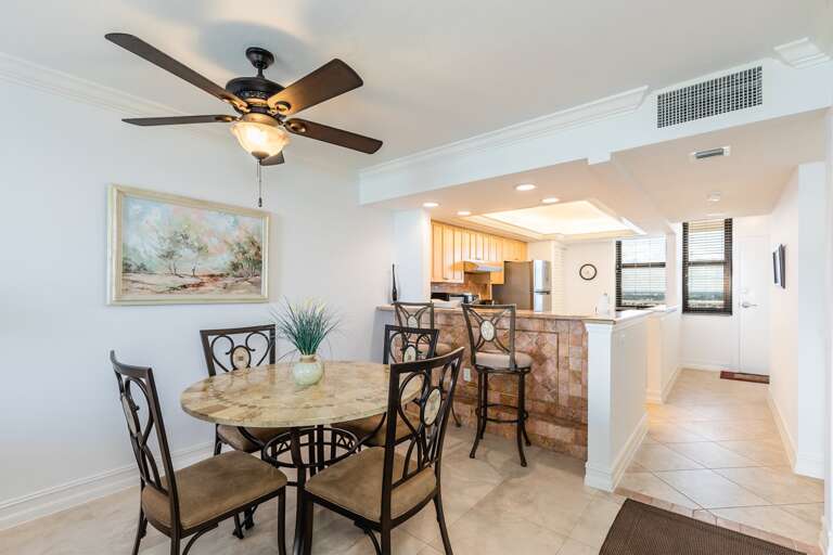 Dining  room and breakfast bar