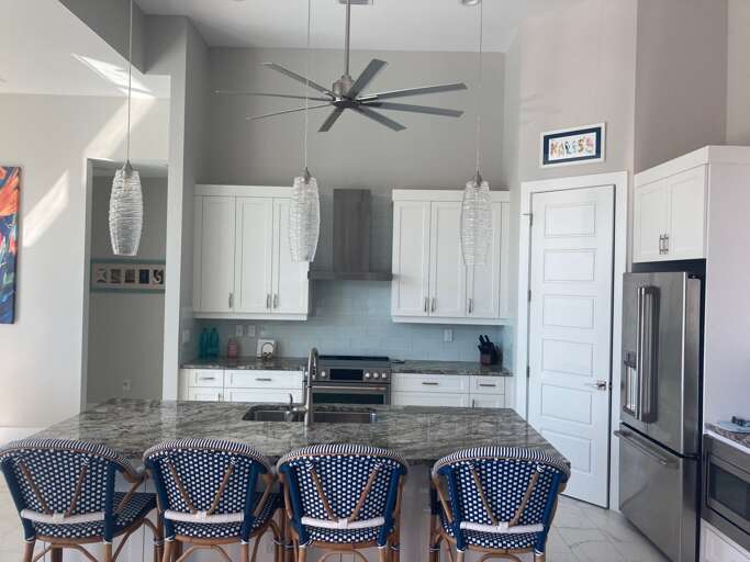 Breakfast bar - kitchen