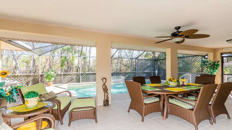 Outdoor Dining/Lounge