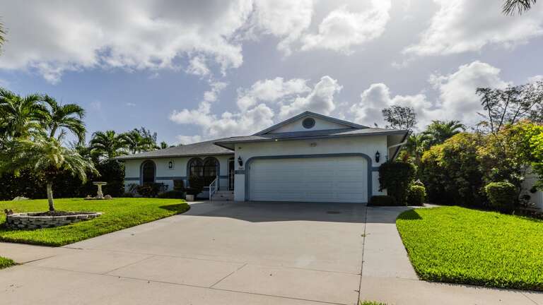 Detached House Surrounded By Greenery With Driveway Detached House Surrounded By Greenery With Driveway