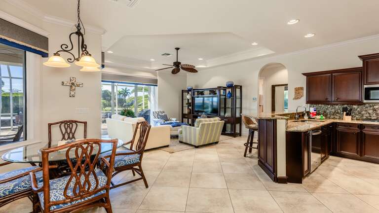 Kitchen/Breakfast Nook