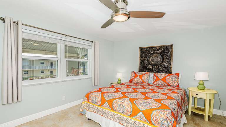 Guest bedroom Queen bed