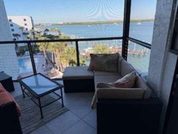 Riverside Club, B505