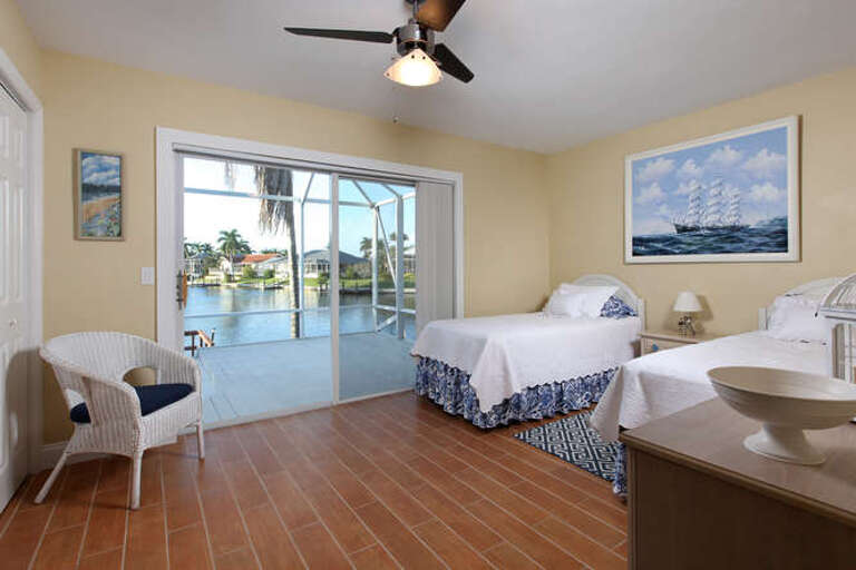 Guest Bedroom - 2 Twins Guest Bedroom - 2 Twins