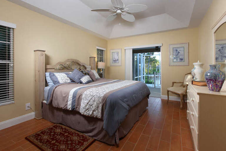 Master Bedroom - King Master Bedroom - King