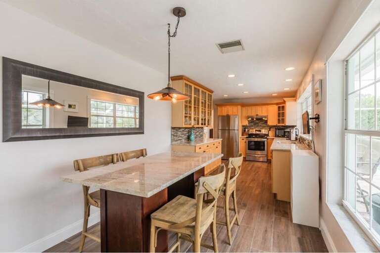 Dining/Kitchen Dining/Kitchen