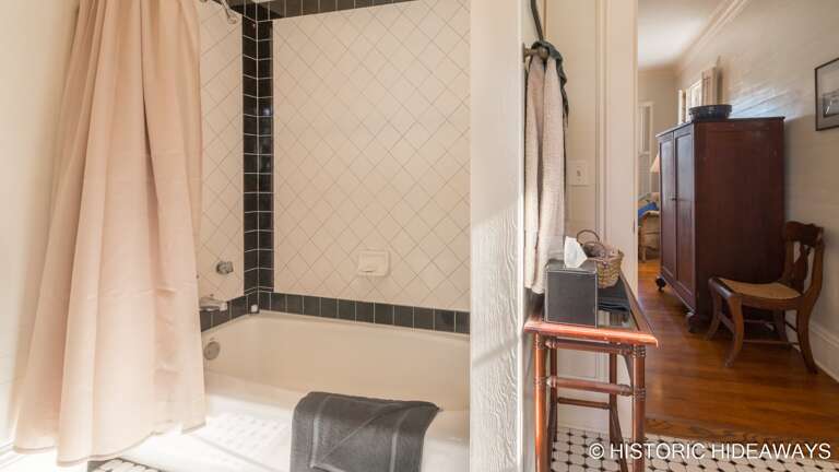 Twin Bedroom Bathroom