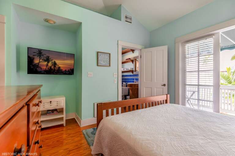 Upstairs Queen Bedroom Upstairs Queen Bedroom