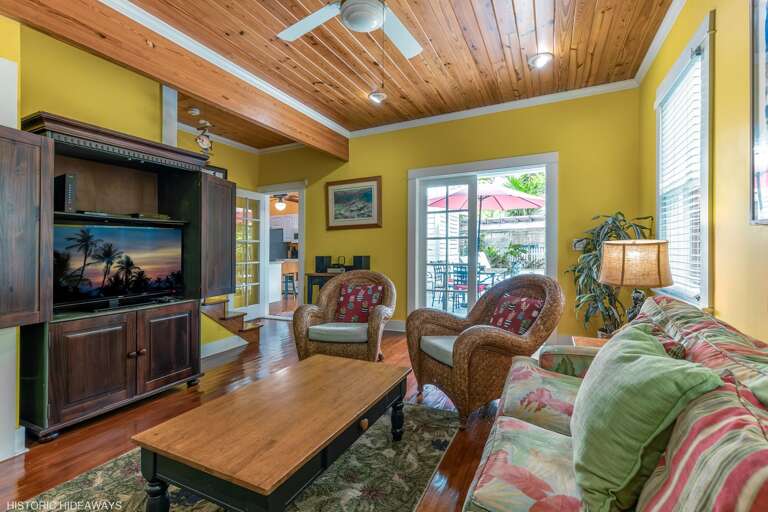 Back Living/TV Room Back Living/TV Room