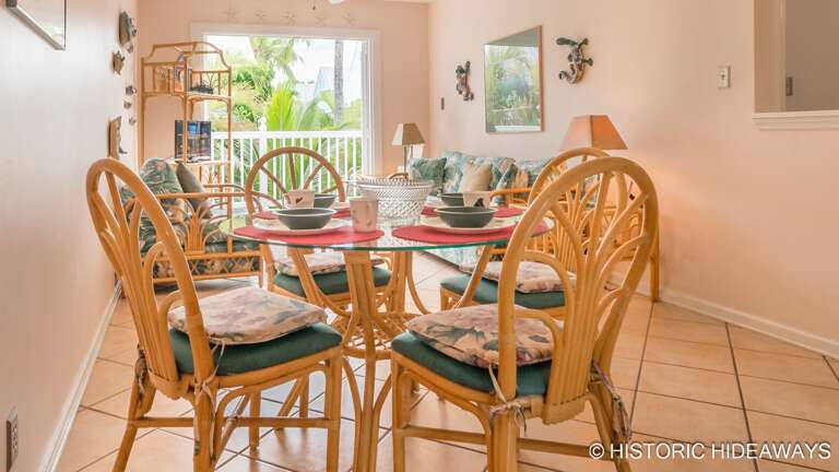 Dining Area Dining Area