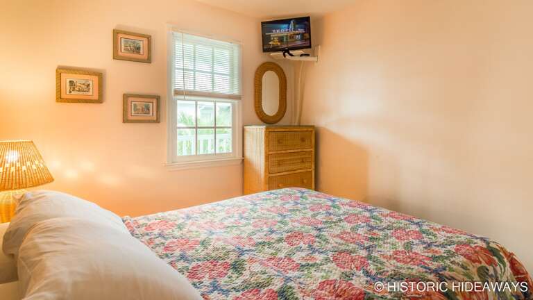 Queen Bedroom Queen Bedroom