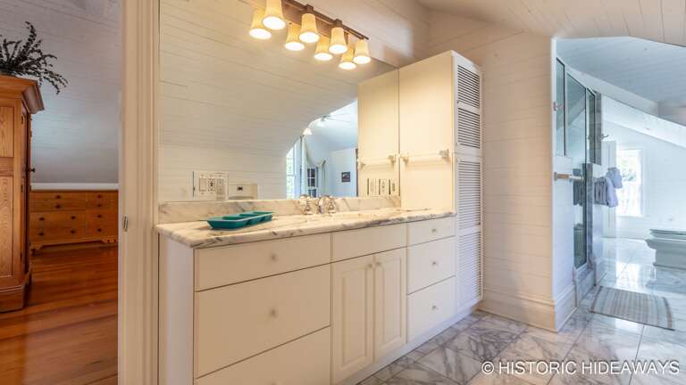 Master Bathroom Master Bathroom