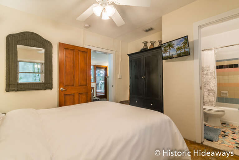 Queen Bedroom Queen Bedroom