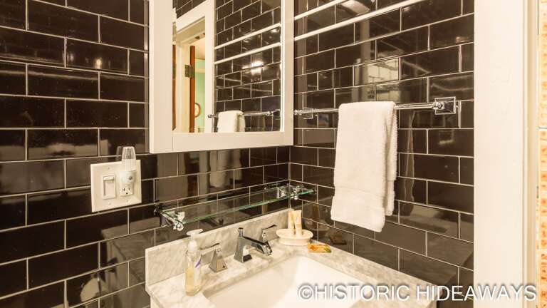 Rear Room - Bathroom Rear Room - Bathroom