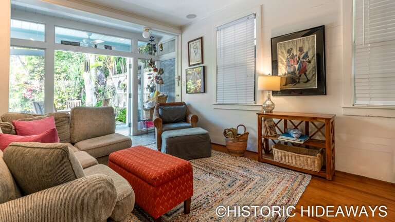 Rear TV / Entertainment Room Rear TV / Entertainment Room