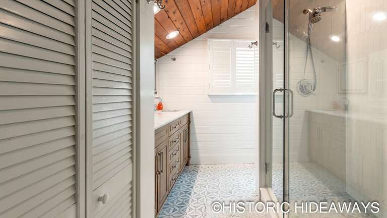 Upstairs Bathroom Upstairs Bathroom