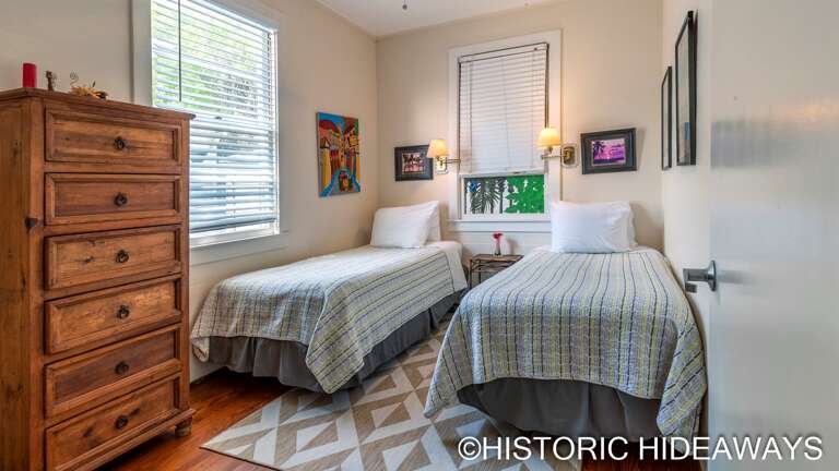 Twin Bedroom Downstairs (Can Be King) Twin Bedroom Downstairs (Can Be King)