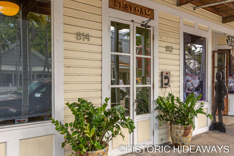 Front Entry (Seafoam)