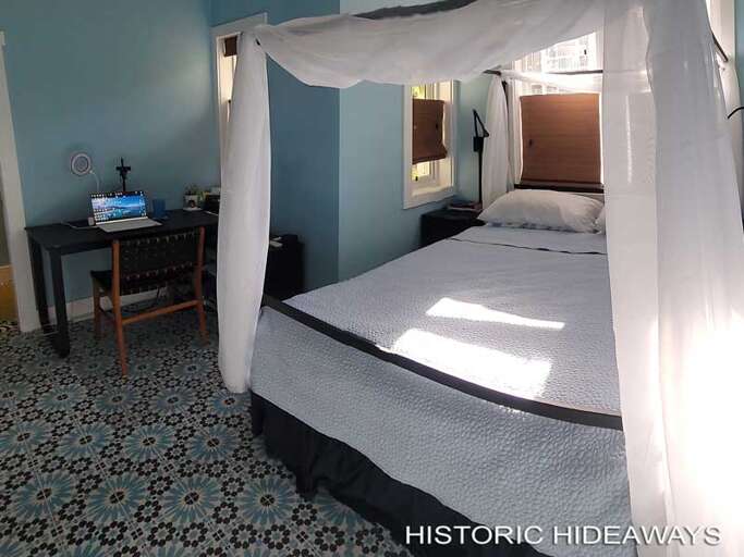 Queen Bedroom Queen Bedroom