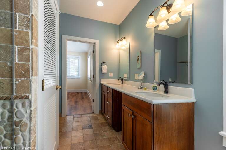 Master Bathroom Master Bathroom