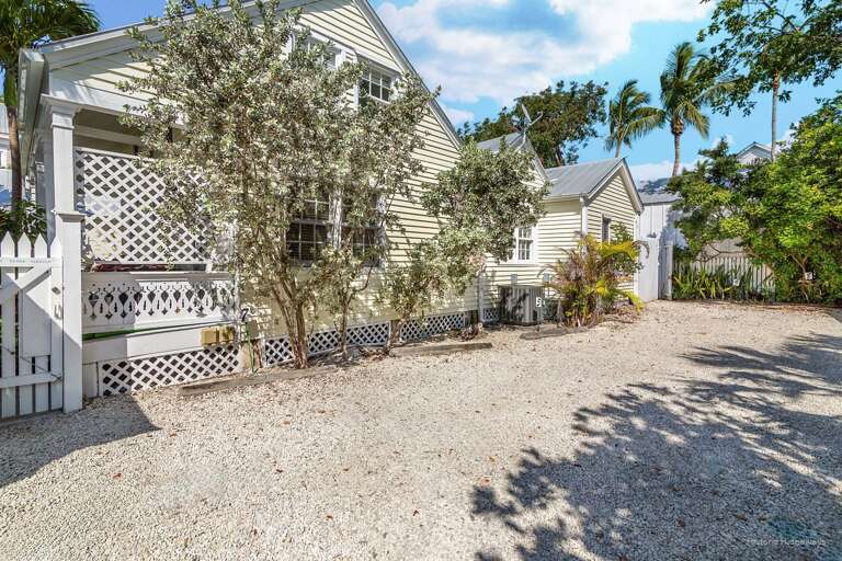 Room for ONE vehicle LESS THAN 16 FT